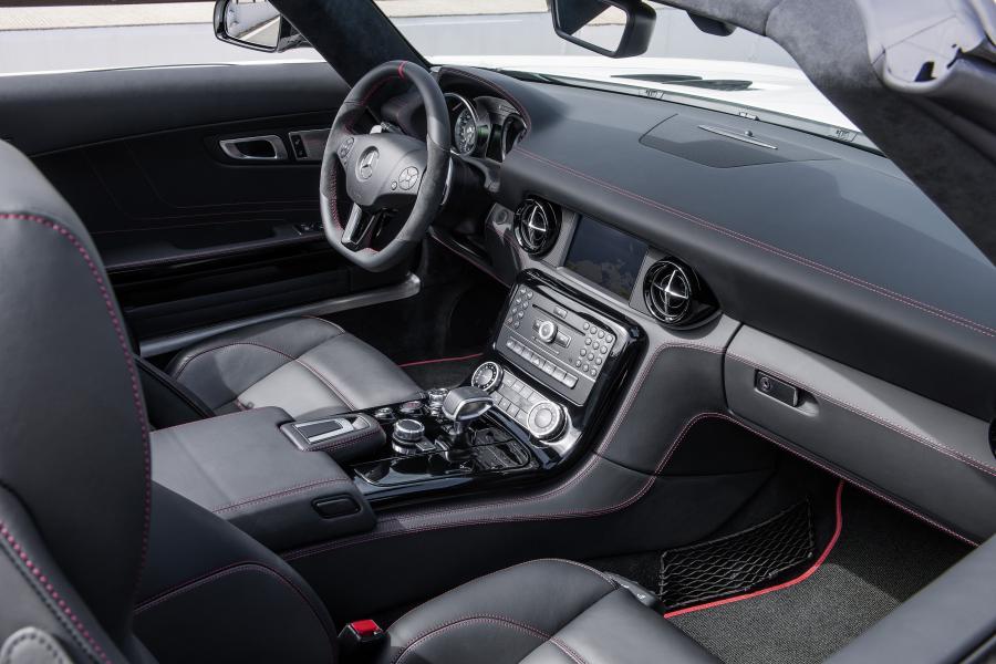  Mercedes-Benz SLS AMG GT Roadster 2012 года  (фото 12 из 47)